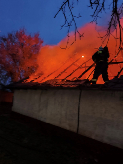 A tűz a tetőszerkezetre is átterjedt