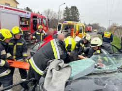 Az aszódi és a gödöllői tűzoltók végezték a műszaki mentési feladatokat