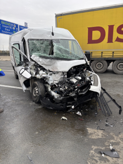 Kamion hátuljába hajtott egy kisteherautó