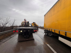 A dabasi tűzoltók végezték a műszaki mentési feladatokat.