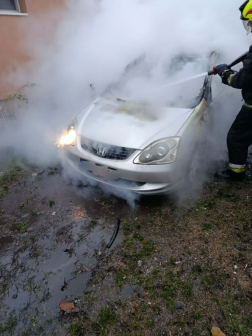  	Kigyulladt egy gépkocsi Kiskunlacházán