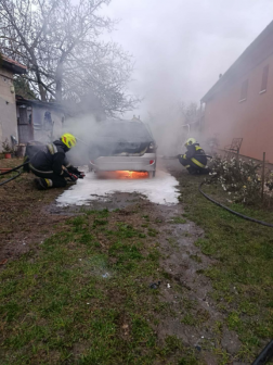 Teljesen egészében égett az autó