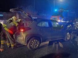 Az összetört gépkocsik forgalmi akadályt okoztak