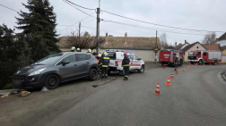 Két személygépkocsi ütközött össze