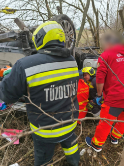 Az autóban egyedül a sofőr utazott