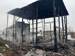 Teljes egészében égett az épület