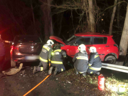 Két személygépkocsi ütközött össze 