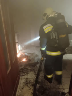 A tűzoltók átszellőztették az épületet