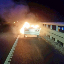 Teljes egészében égett a gépkocsi 