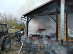 A hozzáépített terasz is égett