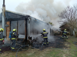 Teljes egészében égett a ház