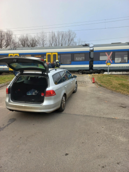 Utánfutónak ütközött egy vonat Veresegyházán