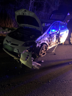 A tűzoltók áramtalanították a gépkocsikat