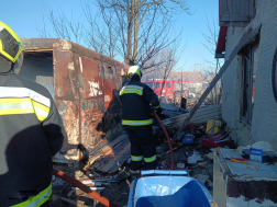 Tizenöt négyzetméteres tároló kapott lángra