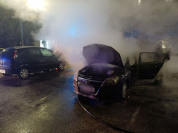 Teljes egészében égett a gépkocsi