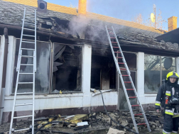 idős férfi vesztette életét egy húsbolttal egybeépített családi ház tüzében Üllőn