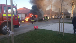 Teljesen egészében égett az autó