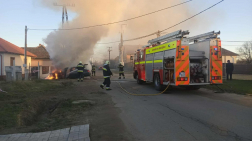 A tűz további gépkocsikat is veszélyeztetett