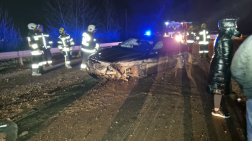 Az úttestre visszacsapódott az autó