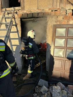 Tíz négyzeméteres épület égett