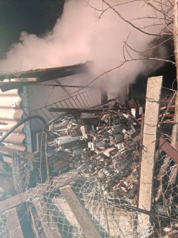  	Melléképület égett Bugyin