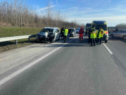 Három személygépkocsi ütközött össze