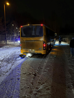 A tűzoltók áramtalanították a gépkocsit