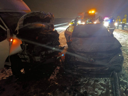 Kisteherautó és egy személygépkocsi ütközött össze 