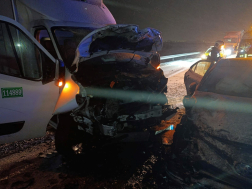 A két autóban hat ember utazott