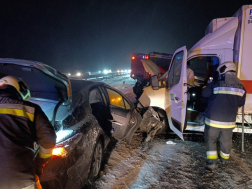 A tűzoltók átvizsgálták a járműveket