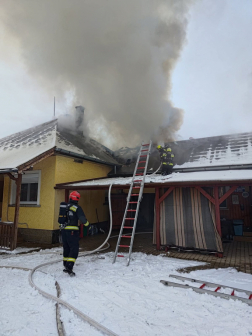 A tűz a tetőszerkezetre is átterjedt