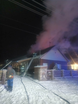 Teljes egészében égett a tetőszerkezet