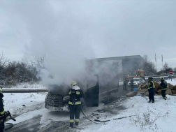 A tűz átterjedt az utastérre is