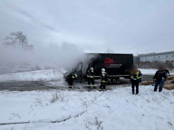 Az oltást követően a tűzoltók visszahűtötték a felmelegedett fém alkatrészeket