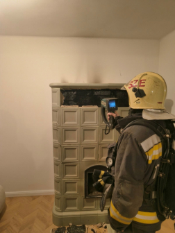 A tűzoltók visszabontották a veszélyes részeket