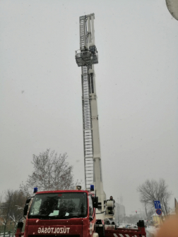 A ceglédi hivatásos tűzoltók végezték a műszaki mentési feladatokat