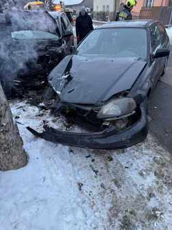 Két személygépkocsi ütközött össze