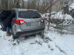 A dabasi hivatásos tűzoltók áramtalanították a járműveket