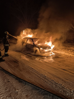 A tűzoltók átvizsgálták a járművet
