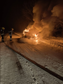 Az autó teljesen kiégett