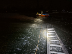 Duna jegén rekedt két hajó