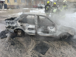 Teljes egészében égett az autó