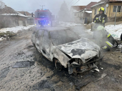 Az autó teljesen kiégett