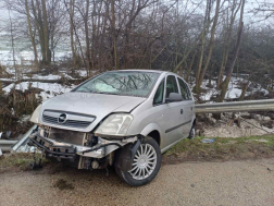 A gépkocsiban egyedül a sofőr utazott