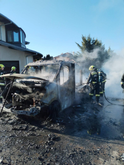 Teljes egészében égett a lakóautó