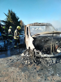 A tűzoltók átvizsgálták a járművet