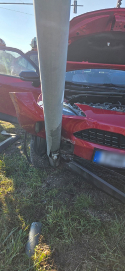 A villanyoszlop kitört