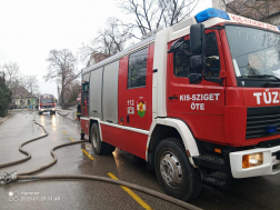 A tüzet a szigetszentmiklósi, a ráckevei, a kis-szigeti és a dömsödi tűzoltók oltották el