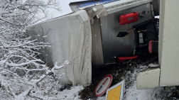 A tűzoltók áramtalanították a járművet