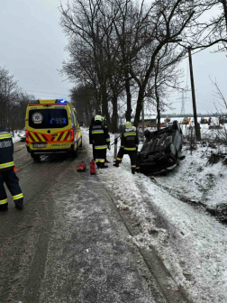 Árokba hajtott és felborult egy személygépkocsi